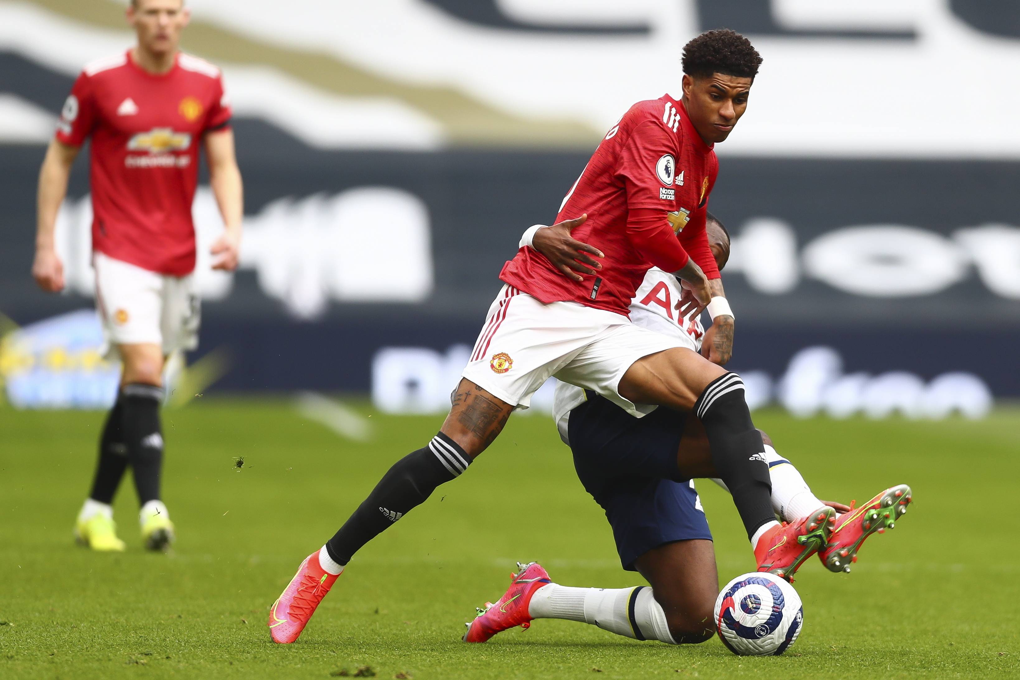 罗马诺：谢什科刚刚与曼联完成签约，合同为期5年.